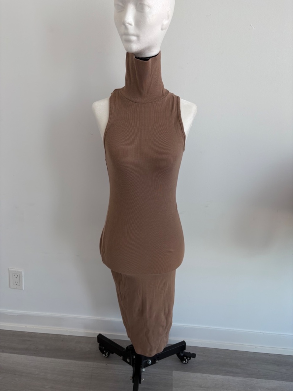 Dress - Picture 3 of 3